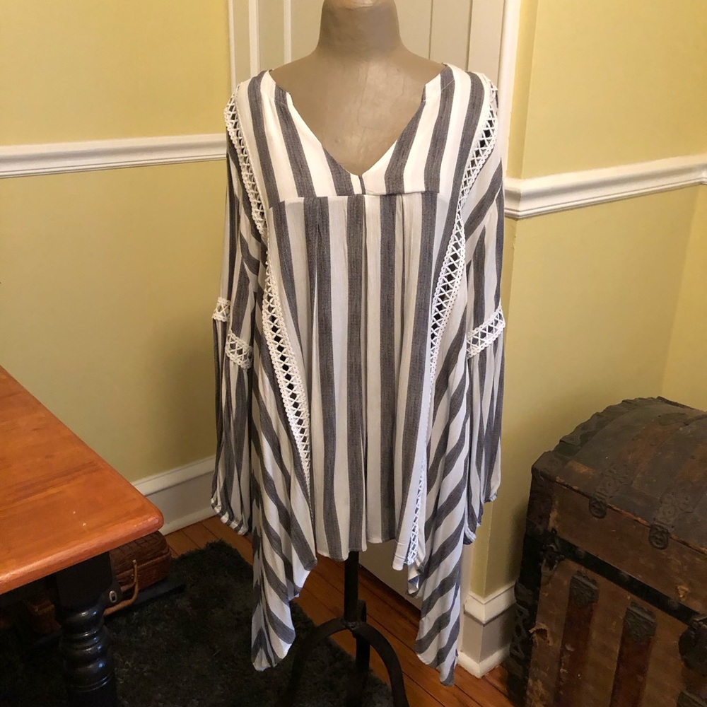 Andthewhy Gray & White Striped Boho Peasant Top w/Crocheted Detailing Si…